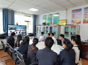 至尊国际  收看“党课开讲啦”专题节目